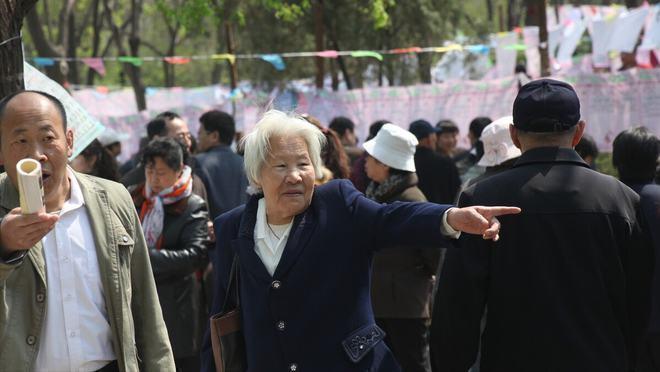 pg电子精选-63岁大妈：给我儿子100万买房，就做你老伴，大爷：你还18岁吗？